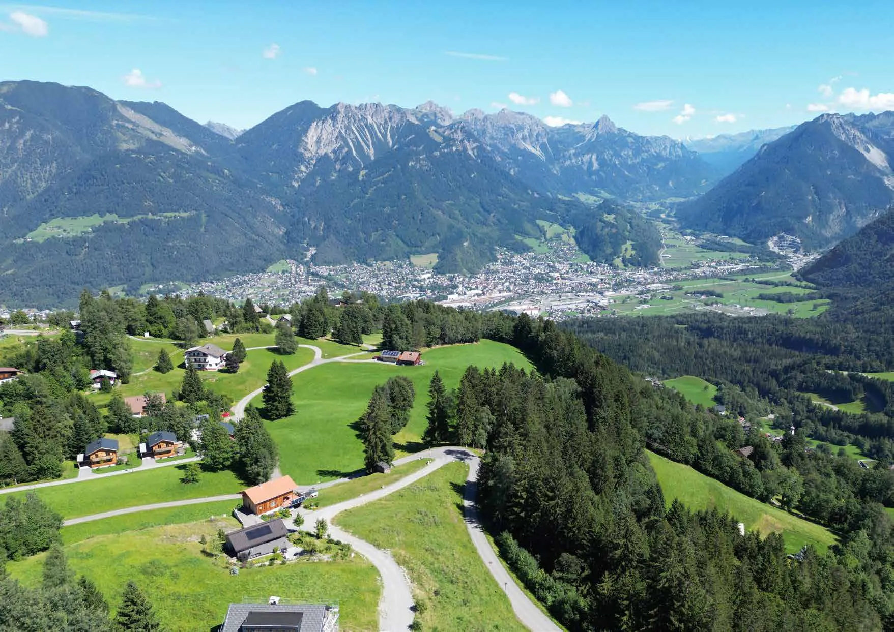 Central location above Bürserberg with views to the Brandnertal